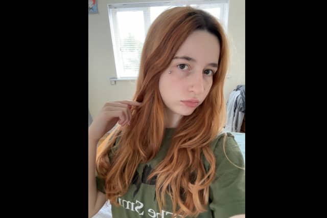 Aine Sargent is described as being approximately 5 foot 3 inches in height, with long copper red hair and hazel eyes.