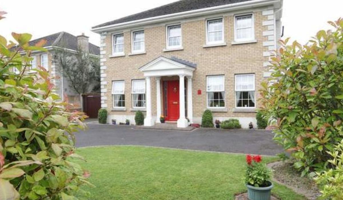 Stunning 5bedroom family home in Newbridge with landscaped gardens on