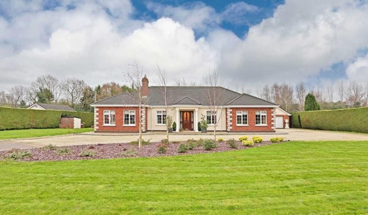 Fabulous 4bed bungalow close to Rathcoffey includes conservatory