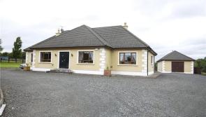 Spacious bungalow in Kilmeague with studio/workshop on 1-acre site for €480K