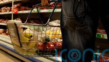 A quarter of parents struggling financially, survey finds