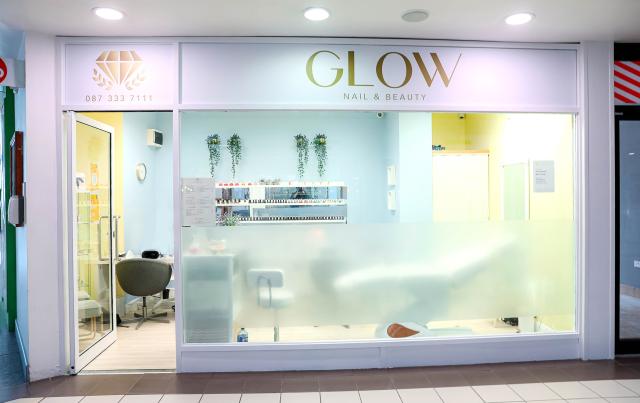 glow beauty nails