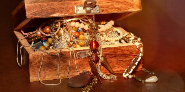 Large amount of jewellery stolen from Kildare residence