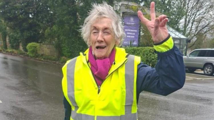 PICTURES: Portlaoise welcome for 91 year old peace protester walking across Ireland