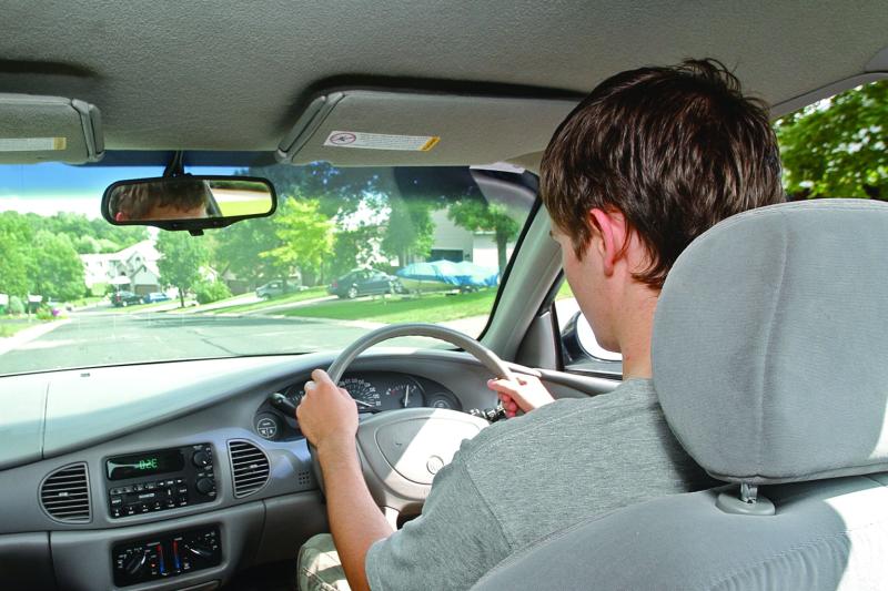 Driving test wait in Louth 'unacceptable'