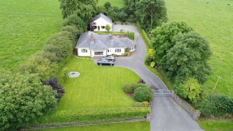 Fantastic 3-bed home just outside Kilcullen with landscaped gardens and double garage/workshop for €495K