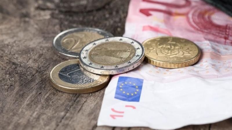 Irish workers on minimum wage receive bump as part of Budget 2022