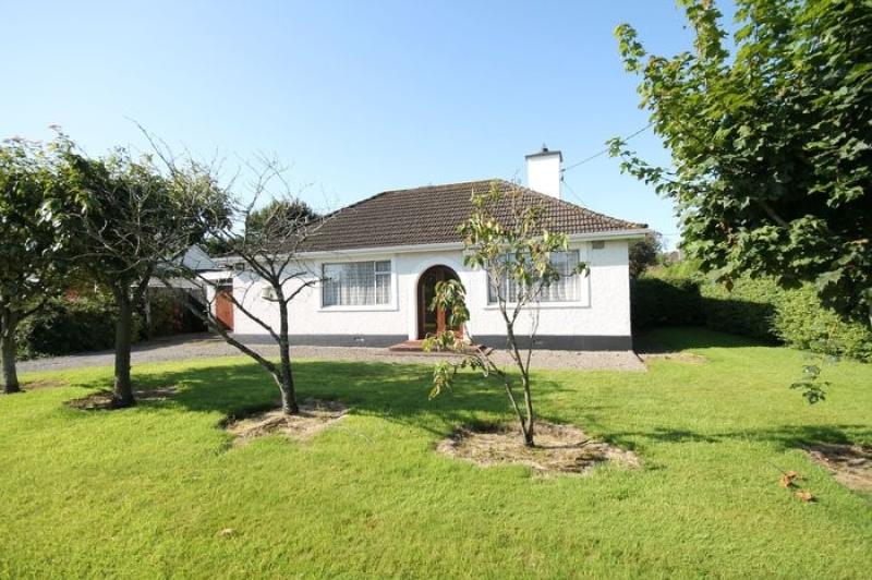 Lovely 3-bed bungalow in Newbridge with proximity to local amenities on the market for €280K