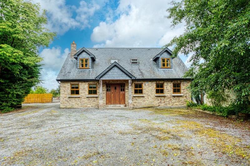 Spacious property in Kilcock with equestrian facilities for €650K