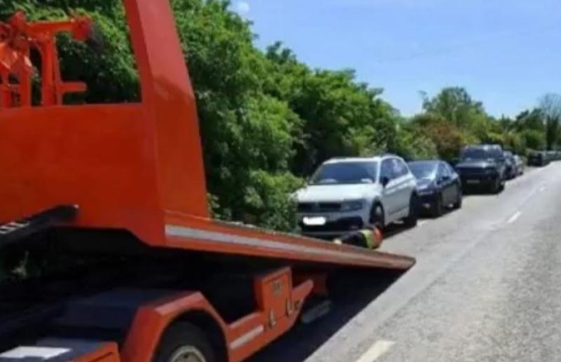 Garda&iacute; checking registered addresses of parked cars and towing away or issuing fines if necessary 