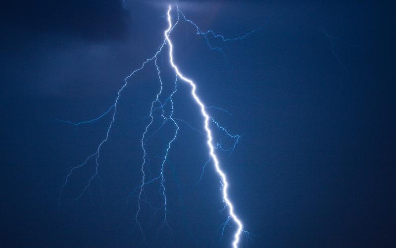 Lightning PIXABAY
