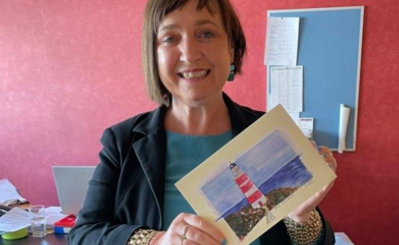 Senator Fiona O' Loughlin poses with the letter she received from Joe Duffy