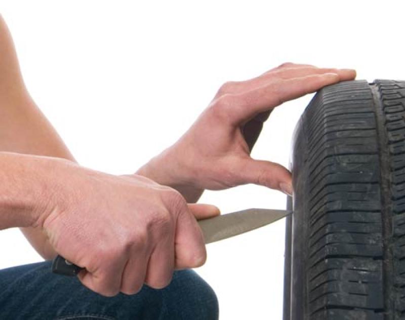 slashing-car-tires