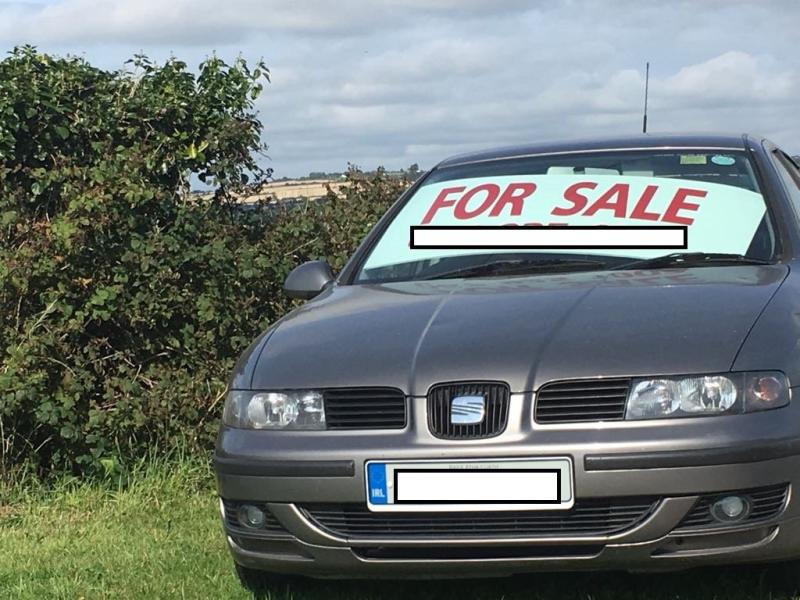 cars for sale on roadside, selling advertising cars