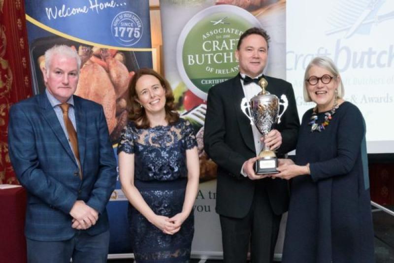 DARINA ALLEN, BALLYMALOE HOUSE, PRESENTS NATIONAL INNOVATION AWARD TO EMMA & JAMES NOLAN OCT 2018