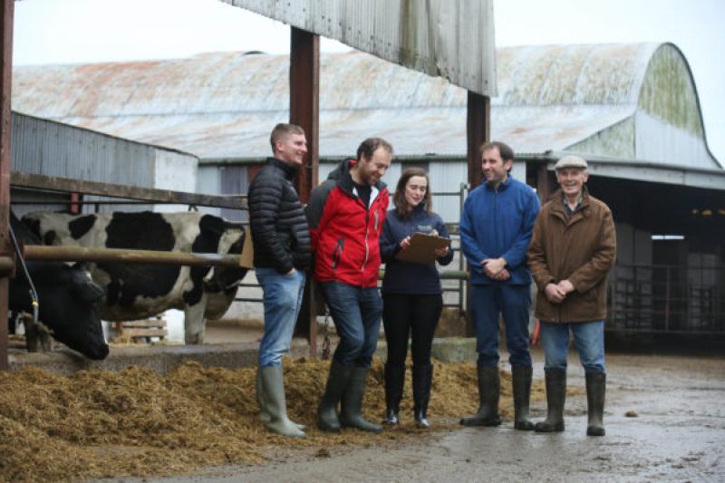 Shane and Dermot O'Loughlin with judges (l-r) Peter Varley, Irish Farmers Journal, Donal Patton, Teagasc, and Elaine Crosse, Bord Bia