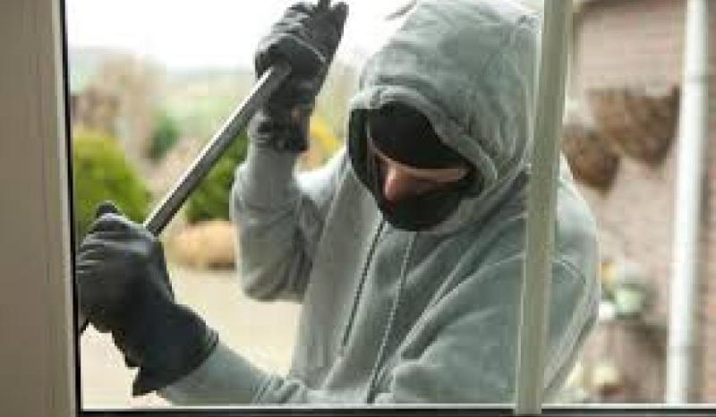 Garda&iacute; issue bogus tradesmen warning  as 'conmen' impersonate garda&iacute;