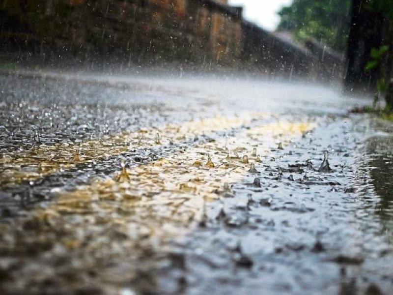 Met &Eacute;ireann issue status orange and yellow weather warnings as heavy rainfall expected 