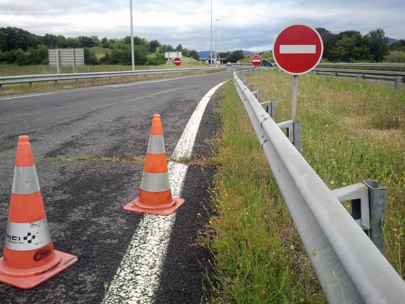 Calls for new  and 'missing' road signage for busy Kildare town