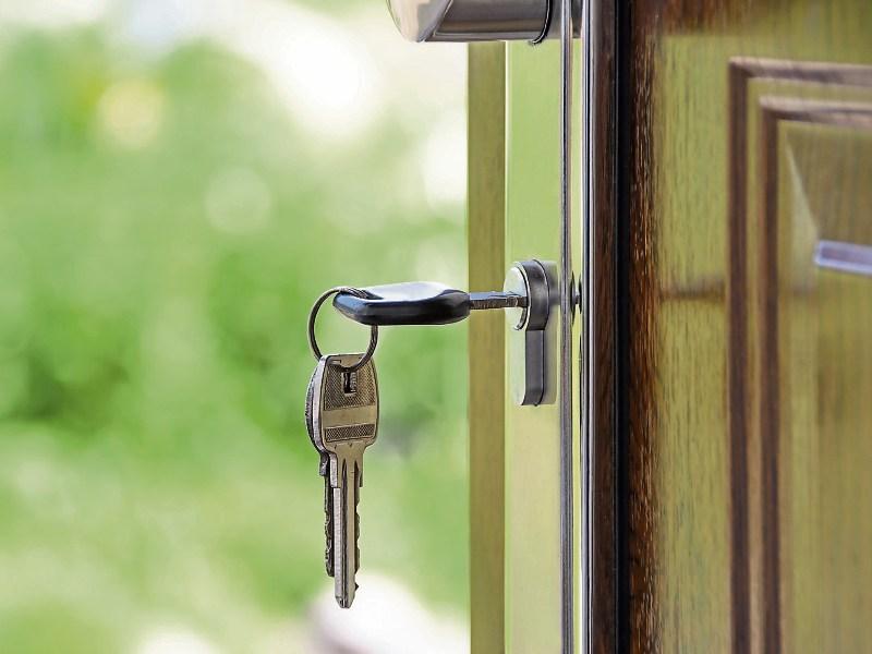 Gardai are urging homeowners not to leave car keys or other valuables on tables inside their front doors
