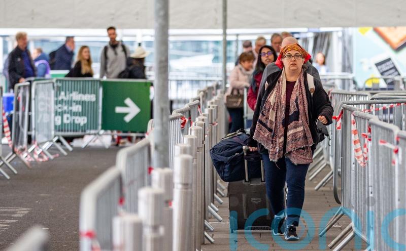 Saturday morning queues at Dublin Airport moving ‘smoothly’ - DAA
