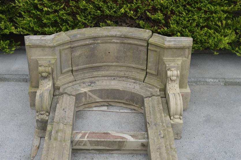LOT 69 LARGE PORTLAND STONE ARCH €4000-6000