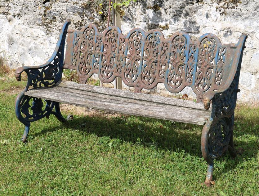 LOT 22 19TH-CENTURY COALBROOKEDALE CAST IRON BENCH €800-1200