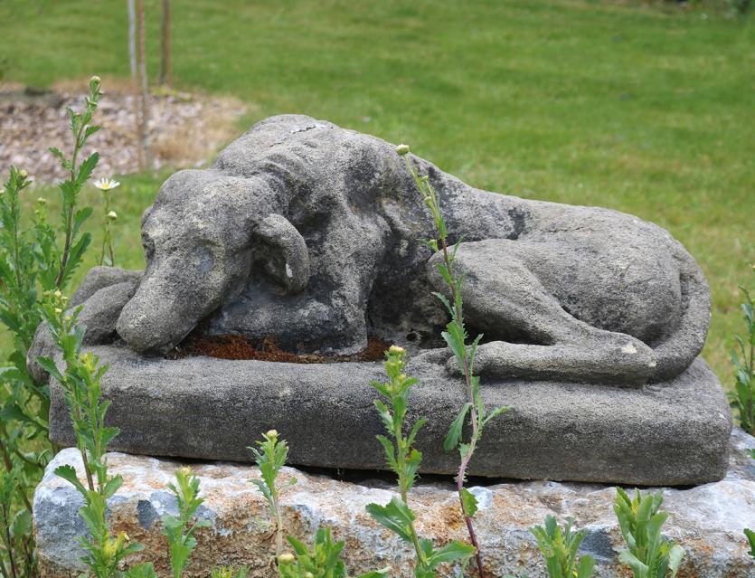 LOT 12 MOULDED STONE SCULPTURE €300-500