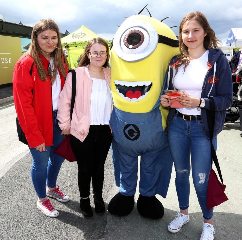 Leanne Collins, Shannon Loakman and Karina Ambrosova