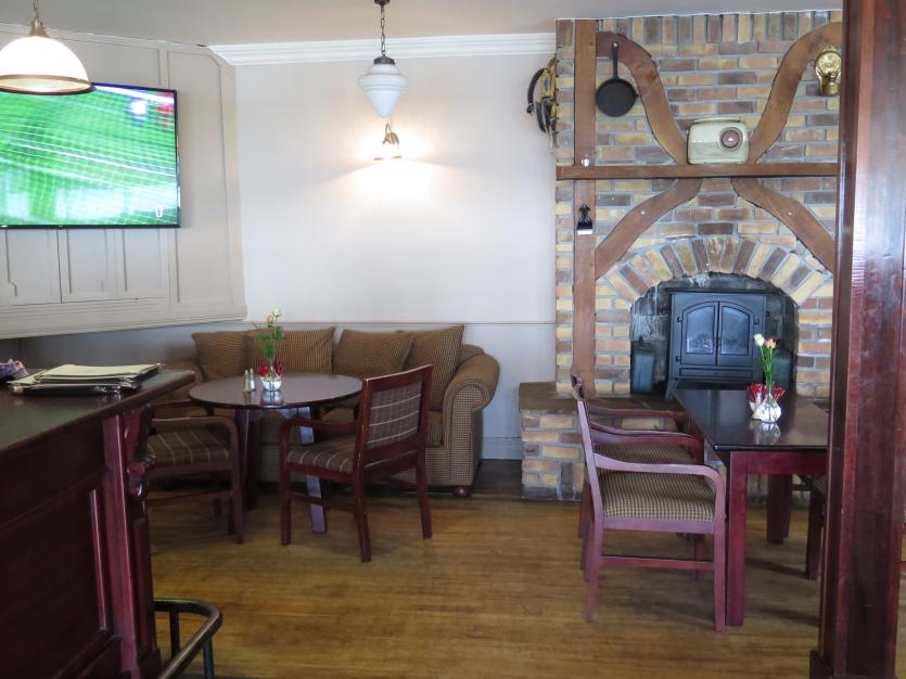 Relaxed atmosphere to watch sporting events on large TV screens