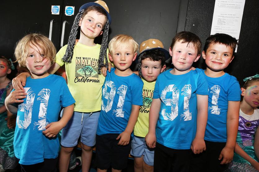 STAGE DOOR AND MORE - BACKSTAGE (8)