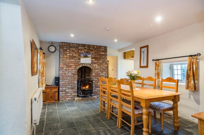 Spinning Wheel Cottage 4