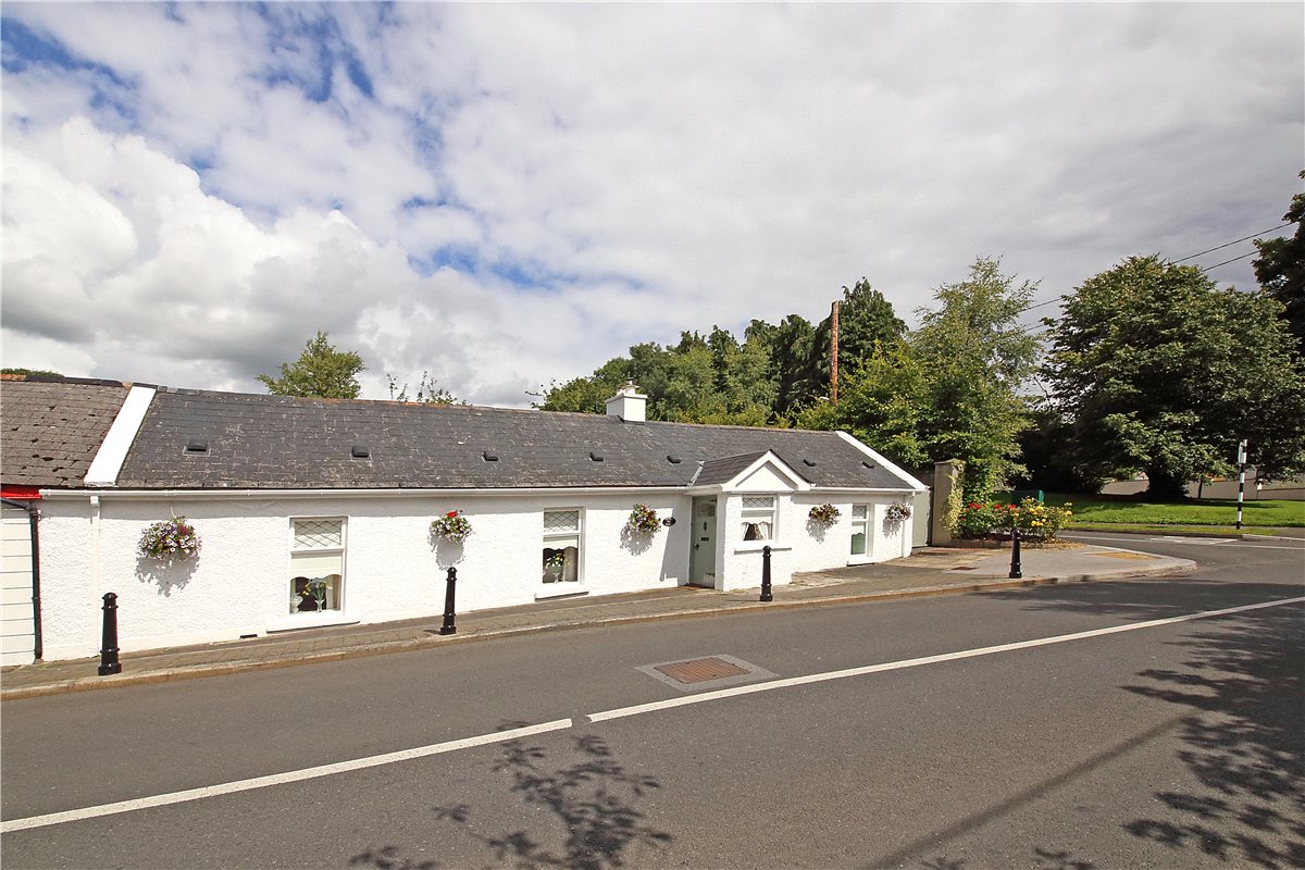 Cosy Kildare cottage with electric gates and stunning garden Photo 1