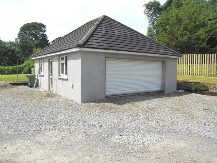Lovely 6 bed country home in Broadford with playroom and detached