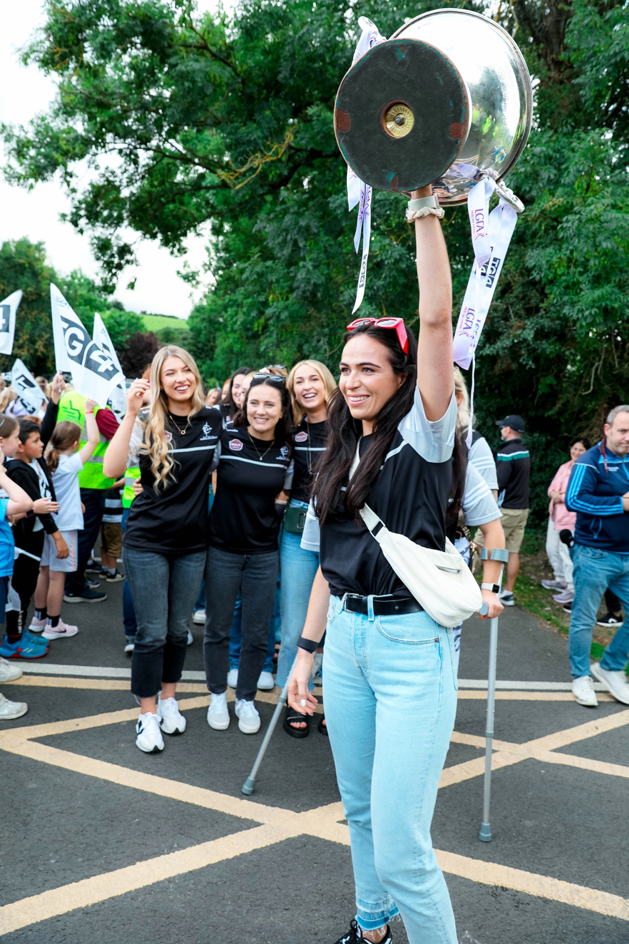 Kildare TG4 ladies football Intermediate champions arrive at Eadestown GAA